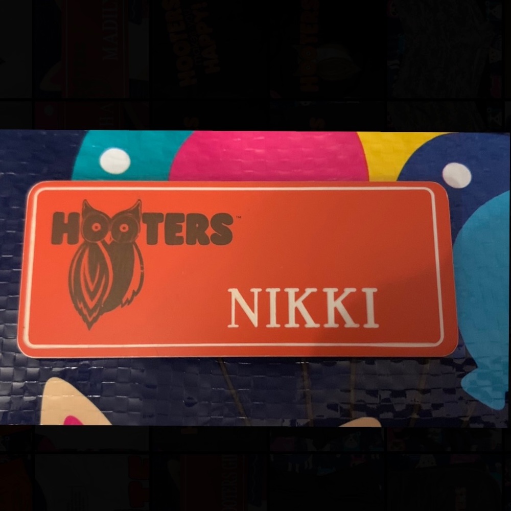 Hooters nametag Niki